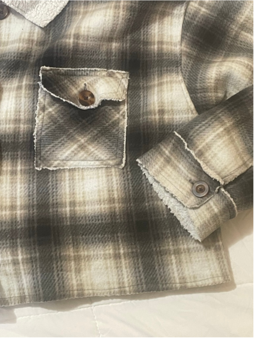 Women's TAXI Plaid Fleece Cropped shacket XL Gray White cozy button front - Picture 2 of 6